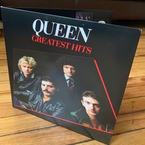 🎸QUEEN Greatest Hits Vinyl (NWOT)🎸